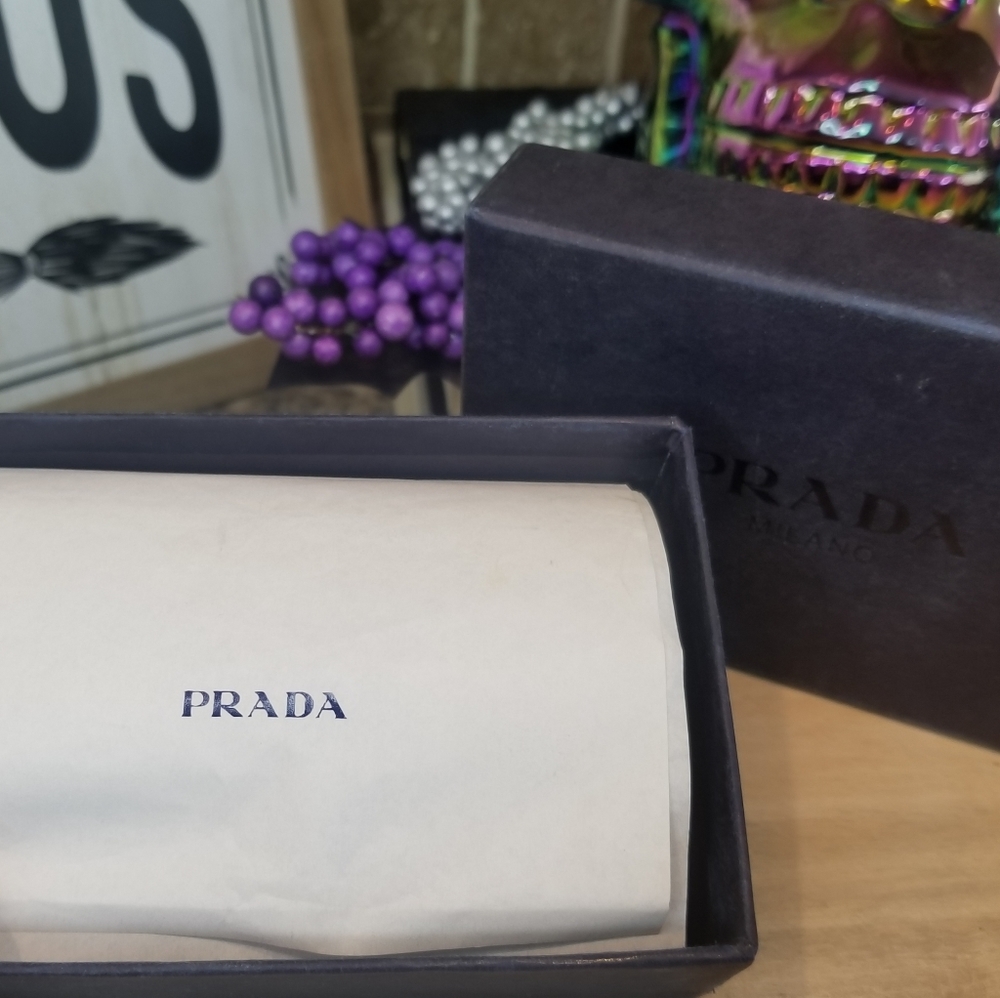 AUTHENTIC Prada 6 Key Holder Case - Picture 5 of 16
